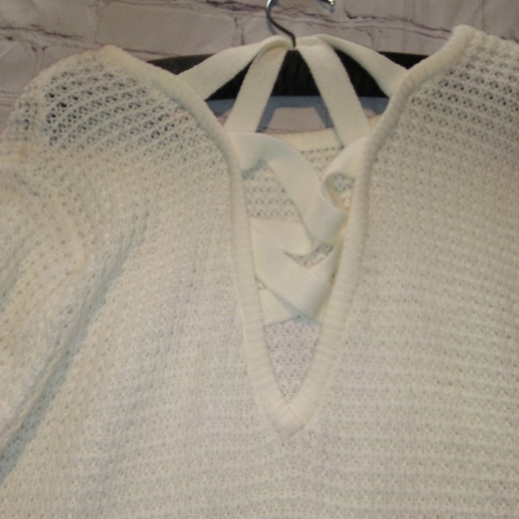 Long off white sweater with a beautiful back. - Picture 7 of 8